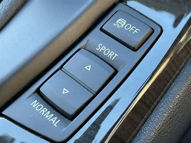 ＢＭＷ Ｚ４ sDrive23i ハイライン 静岡県 2011(平23)年 1.2万km アルピンホワイトⅢ 電動開閉式ハードトップ/茶革シート/純正HDDナビ/(AUX/USB/CD/DVD/フルセグ)/HIDライト/左右独立式オートエアコン/純正17インチアルミホイール/純正フロアマット/レインセンサー/ヘッドライトウォッシャー/ETC/ドライブレコーダー