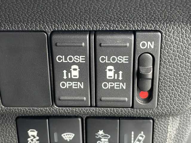 ホンダ フリード G ホンダセンシング 三重県 2020(令2)年 4万km クリスタルブラックパール 純正ナビ/フルセグTV/バックカメラ/前後ドラレコ/ETC/両側パワースライドドア/アダプティブクルーズコントロール/レーンキープアシスト/衝突被害軽減システム/ステアリングアシスト/ステアリングスイッチ/HDMI入力端子/オートリトラミラー