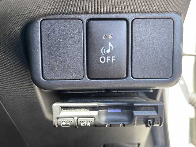 トヨタ アクア G G’s 岐阜県 2014(平26)年 11.3万km ライムホワイトパールクリスタルシャイン 社外ナビ　/バックカメラ　/ＥＴＣ　/オートライト　/ＡＢＳ　/ハーフレザーシート　/純正１７インチアルミホイール　/純正フロアマット　/プッシュスタート　/スマートキー　/フラットシート　/ステアリングスイッチ　/ドアバイザー