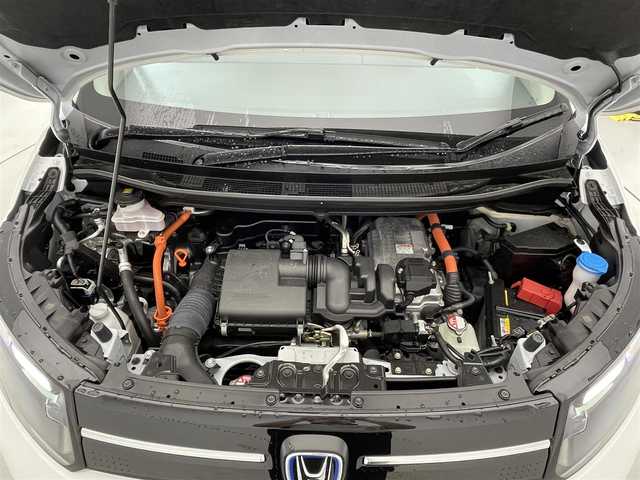 ホンダ フリード ハイブリット e:HEV AIR EX 滋賀県 2024(令6)年 1.3万km プラチナホワイトパール 純正9インチナビ/【Bluetooth/フルセグTV/Apple CarPlay/Android Auto】/両側パワースライドドア/全方位カメラ/ホンダセンシング/・衝突軽減ブレーキ（CMBS）/・先行車発進お知らせ機能/・歩行者事故低減ステアリング/・路外逸脱抑制機能/・標識認識機能/・渋滞追従機能付アダプティブクルーズコントロール/・車線維持支援システム/・トラフィックジャムアシスト/・ブラインドスポットインフォメーション/・誤発進抑制機能/・後方誤発進抑制機能/・近距離衝突軽減ブレーキ/・急アクセル抑制機能/・パーキングセンサーシステム/・後退出庫サポート/・オートハイビーム/・アダプティブドライビングビーム/ハーフレザーシート/D/Nシートヒーター/LEDヘッドライト/ビルトインETC/電動パーキングブレーキ/オートブレーキホールド/純正フロアマット/プッシュスタート/スマートキー/ステアリングリモコン/後席ロールサンシェード