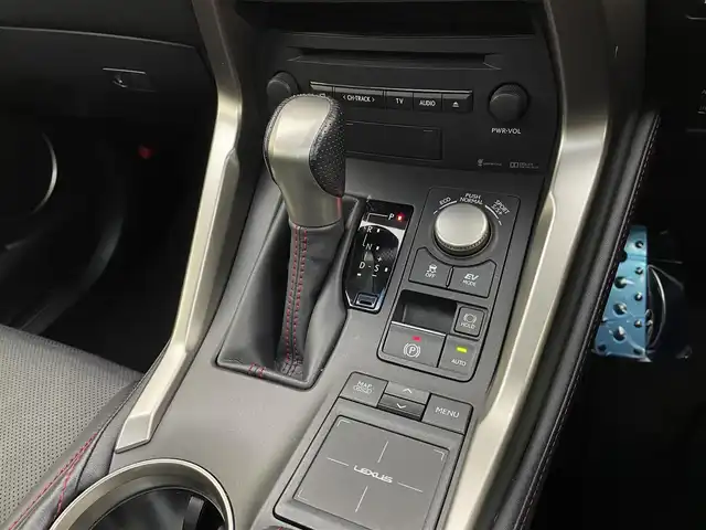 レクサス ＮＸ 300h Fスポーツ 宮城県 2015(平27)年 8.1万km ソニッククォーツ パノラマルーフ/パノラミックビューモニター/三眼LEDヘッドランプ/後席電動格納/BSM/ヘッドアップディスプレイ/100V電源/クルーズコントロール/衝突軽減/レーンキープアシスト/オートハイビーム/クリアランスソナー/パーキングサポートブレーキ/ETC/前後ドライブレコーダー/メモリ機能付パワーシート/ステアリングヒーター/シートヒーター/ベンチレーション/フルセグTV/Bluetooth/CD/DVD/Blu-ray/黒革シート/禁煙車