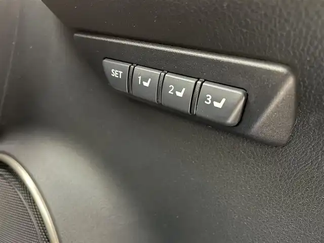 レクサス ＮＸ 300h Fスポーツ 宮城県 2015(平27)年 8.1万km ソニッククォーツ パノラマルーフ/パノラミックビューモニター/三眼LEDヘッドランプ/後席電動格納/BSM/ヘッドアップディスプレイ/100V電源/クルーズコントロール/衝突軽減/レーンキープアシスト/オートハイビーム/クリアランスソナー/パーキングサポートブレーキ/ETC/前後ドライブレコーダー/メモリ機能付パワーシート/ステアリングヒーター/シートヒーター/ベンチレーション/フルセグTV/Bluetooth/CD/DVD/Blu-ray/黒革シート/禁煙車