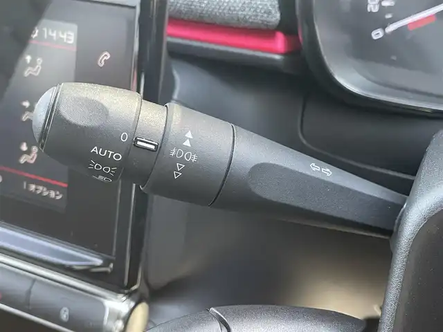 シトロエン Ｃ３ エル 石川県 2018(平30)年 3万km 白 １５０台限定/サーブルルーフ/フォグランプトリム／エアカプセル／Ｃピラーチェリーアクセント/衝突軽減ブレーキ/クルーズコントロール/車線逸脱警告/純正ナビ/フルセグTV/バックカメラ/クリアランスソナー
