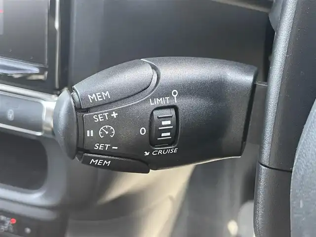 シトロエン Ｃ３ エル 石川県 2018(平30)年 3万km 白 １５０台限定/サーブルルーフ/フォグランプトリム／エアカプセル／Ｃピラーチェリーアクセント/衝突軽減ブレーキ/クルーズコントロール/車線逸脱警告/純正ナビ/フルセグTV/バックカメラ/クリアランスソナー