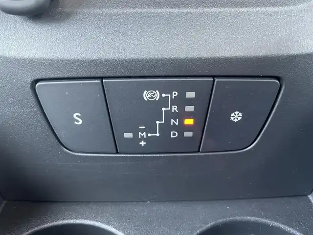 シトロエン Ｃ３ エル 石川県 2018(平30)年 3万km 白 １５０台限定/サーブルルーフ/フォグランプトリム／エアカプセル／Ｃピラーチェリーアクセント/衝突軽減ブレーキ/クルーズコントロール/車線逸脱警告/純正ナビ/フルセグTV/バックカメラ/クリアランスソナー