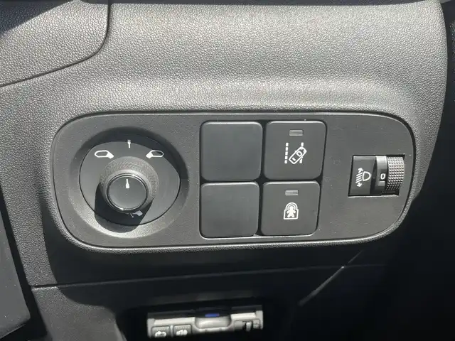 シトロエン Ｃ３ エル 石川県 2018(平30)年 3万km 白 １５０台限定/サーブルルーフ/フォグランプトリム／エアカプセル／Ｃピラーチェリーアクセント/衝突軽減ブレーキ/クルーズコントロール/車線逸脱警告/純正ナビ/フルセグTV/バックカメラ/クリアランスソナー