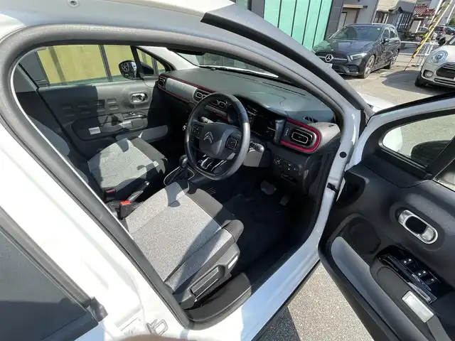 シトロエン Ｃ３ エル 石川県 2018(平30)年 3万km 白 １５０台限定/サーブルルーフ/フォグランプトリム／エアカプセル／Ｃピラーチェリーアクセント/衝突軽減ブレーキ/クルーズコントロール/車線逸脱警告/純正ナビ/フルセグTV/バックカメラ/クリアランスソナー