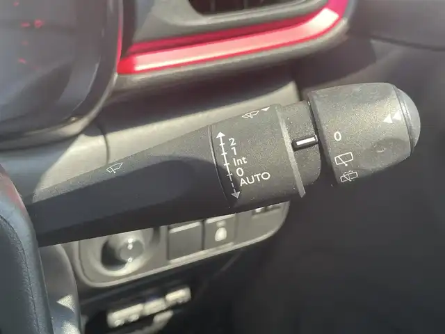 シトロエン Ｃ３ エル 石川県 2018(平30)年 3万km 白 １５０台限定/サーブルルーフ/フォグランプトリム／エアカプセル／Ｃピラーチェリーアクセント/衝突軽減ブレーキ/クルーズコントロール/車線逸脱警告/純正ナビ/フルセグTV/バックカメラ/クリアランスソナー
