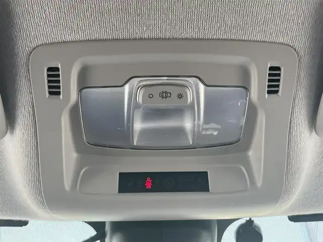 シトロエン Ｃ３ エル 石川県 2018(平30)年 3万km 白 １５０台限定/サーブルルーフ/フォグランプトリム／エアカプセル／Ｃピラーチェリーアクセント/衝突軽減ブレーキ/クルーズコントロール/車線逸脱警告/純正ナビ/フルセグTV/バックカメラ/クリアランスソナー