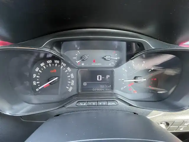 シトロエン Ｃ３ エル 石川県 2018(平30)年 3万km 白 １５０台限定/サーブルルーフ/フォグランプトリム／エアカプセル／Ｃピラーチェリーアクセント/衝突軽減ブレーキ/クルーズコントロール/車線逸脱警告/純正ナビ/フルセグTV/バックカメラ/クリアランスソナー