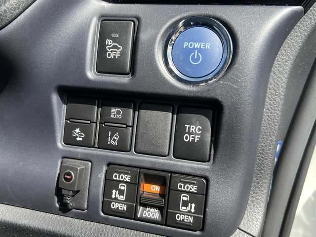 トヨタ ヴォクシー ハイブリッド ZS 煌Ⅱ 愛知県 2017(平29)年 5.3万km ホワイトパールクリスタルシャイン  ワンオーナー/ セーフティセンスC/ 両側パワースライドドア/ 純正9インチSDナビ　フルセグ/ BTオーディオ　CD DVD/ バックカメラ/ LEDヘッドライト/ フォグライト/ ドライブレコーダー/リヤクーラー/ スマートキー　スマートキースペアあり/ エンジンプッシュスタート/ BIN ETC 2.0/ 保証書　取説あり