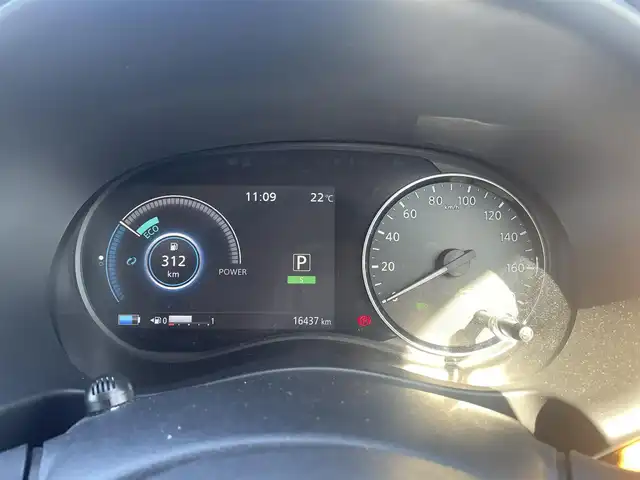 日産 キックス X ツートーンインテリアED 愛知県 2021(令3)年 1.7万km ピュアブラック 純正ＳＤナビ　/Ｂカメラ　/アラウンドビューモニター　/デジタルインナーミラー　/ＤＴＶ　/ＢＴ　/ＣＤ／ＤＶＤ　/ＵＳＢ　/レーダークルーズコントロール　/ＥＴＣ　/ＬＥＤヘッドライト　/前席シートヒーター/ステアリングスイッチ/ステアリングヒーター/スマートキー/プッシュスタート/ルーフレール/クリアランスソナー/ＬＥＤヘッドライト/純正１７インチＡＷ