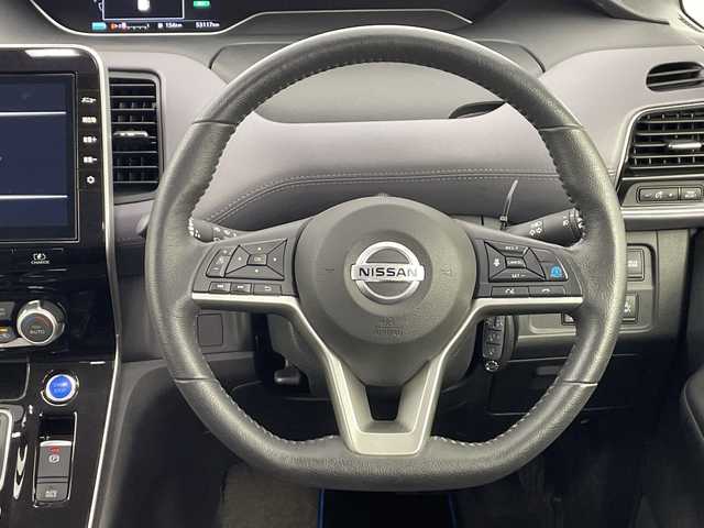 日産 セレナ e－パワー ハイウェイスター V 愛知県 2020(令2)年 5.4万km ブリリアントホワイトパール 純正10インチナビ/【Bluetooth/フルセグTV/CD/DVD/AM/FM】/両側パワースライドドア/デジタルインナーミラー/ハンズフリースライドドア/全方位カメラ/衝突被害軽減ブレーキ/レーンアシスト/レーダークルーズコントロール/前後コーナーセンサー/横滑り防止装置/前席シートヒーター/ハンドルヒーラー/ドライブモード切替/ドライブレコーダー/ETC/ステアリングスイッチ/純正フロアマット/ドアバイザー/LEDオートライト/純正15インチアルミホイール/電動格納ミラー