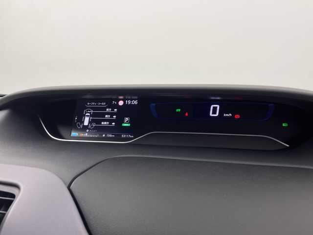 日産 セレナ e－パワー ハイウェイスター V 愛知県 2020(令2)年 5.4万km ブリリアントホワイトパール 純正10インチナビ/【Bluetooth/フルセグTV/CD/DVD/AM/FM】/両側パワースライドドア/デジタルインナーミラー/ハンズフリースライドドア/全方位カメラ/衝突被害軽減ブレーキ/レーンアシスト/レーダークルーズコントロール/前後コーナーセンサー/横滑り防止装置/前席シートヒーター/ハンドルヒーラー/ドライブモード切替/ドライブレコーダー/ETC/ステアリングスイッチ/純正フロアマット/ドアバイザー/LEDオートライト/純正15インチアルミホイール/電動格納ミラー