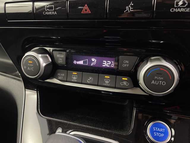 日産 セレナ e－パワー ハイウェイスター V 愛知県 2020(令2)年 5.4万km ブリリアントホワイトパール 純正10インチナビ/【Bluetooth/フルセグTV/CD/DVD/AM/FM】/両側パワースライドドア/デジタルインナーミラー/ハンズフリースライドドア/全方位カメラ/衝突被害軽減ブレーキ/レーンアシスト/レーダークルーズコントロール/前後コーナーセンサー/横滑り防止装置/前席シートヒーター/ハンドルヒーラー/ドライブモード切替/ドライブレコーダー/ETC/ステアリングスイッチ/純正フロアマット/ドアバイザー/LEDオートライト/純正15インチアルミホイール/電動格納ミラー