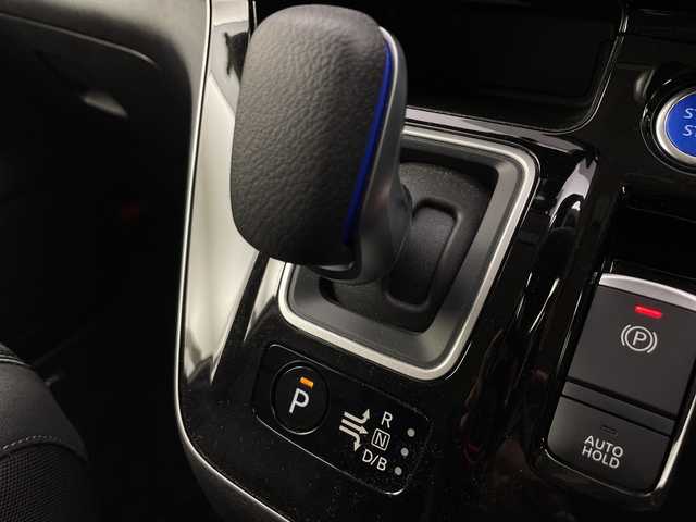 日産 セレナ e－パワー ハイウェイスター V 愛知県 2020(令2)年 5.4万km ブリリアントホワイトパール 純正10インチナビ/【Bluetooth/フルセグTV/CD/DVD/AM/FM】/両側パワースライドドア/デジタルインナーミラー/ハンズフリースライドドア/全方位カメラ/衝突被害軽減ブレーキ/レーンアシスト/レーダークルーズコントロール/前後コーナーセンサー/横滑り防止装置/前席シートヒーター/ハンドルヒーラー/ドライブモード切替/ドライブレコーダー/ETC/ステアリングスイッチ/純正フロアマット/ドアバイザー/LEDオートライト/純正15インチアルミホイール/電動格納ミラー