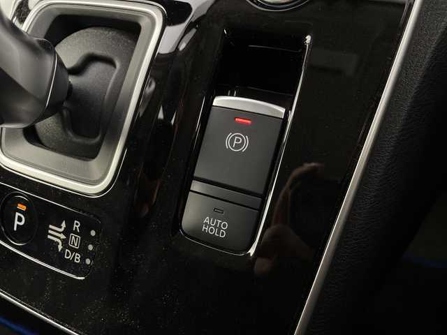 日産 セレナ e－パワー ハイウェイスター V 愛知県 2020(令2)年 5.4万km ブリリアントホワイトパール 純正10インチナビ/【Bluetooth/フルセグTV/CD/DVD/AM/FM】/両側パワースライドドア/デジタルインナーミラー/ハンズフリースライドドア/全方位カメラ/衝突被害軽減ブレーキ/レーンアシスト/レーダークルーズコントロール/前後コーナーセンサー/横滑り防止装置/前席シートヒーター/ハンドルヒーラー/ドライブモード切替/ドライブレコーダー/ETC/ステアリングスイッチ/純正フロアマット/ドアバイザー/LEDオートライト/純正15インチアルミホイール/電動格納ミラー