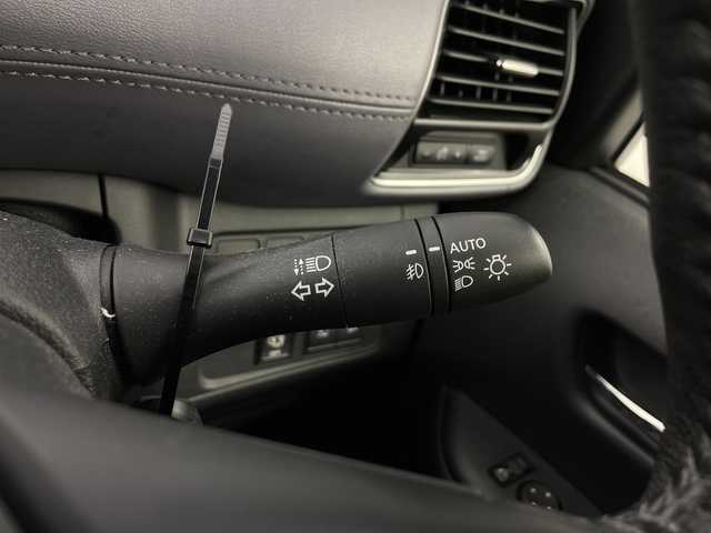 日産 セレナ e－パワー ハイウェイスター V 愛知県 2020(令2)年 5.4万km ブリリアントホワイトパール 純正10インチナビ/【Bluetooth/フルセグTV/CD/DVD/AM/FM】/両側パワースライドドア/デジタルインナーミラー/ハンズフリースライドドア/全方位カメラ/衝突被害軽減ブレーキ/レーンアシスト/レーダークルーズコントロール/前後コーナーセンサー/横滑り防止装置/前席シートヒーター/ハンドルヒーラー/ドライブモード切替/ドライブレコーダー/ETC/ステアリングスイッチ/純正フロアマット/ドアバイザー/LEDオートライト/純正15インチアルミホイール/電動格納ミラー