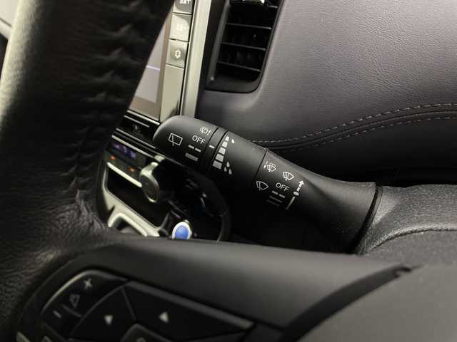 日産 セレナ e－パワー ハイウェイスター V 愛知県 2020(令2)年 5.4万km ブリリアントホワイトパール 純正10インチナビ/【Bluetooth/フルセグTV/CD/DVD/AM/FM】/両側パワースライドドア/デジタルインナーミラー/ハンズフリースライドドア/全方位カメラ/衝突被害軽減ブレーキ/レーンアシスト/レーダークルーズコントロール/前後コーナーセンサー/横滑り防止装置/前席シートヒーター/ハンドルヒーラー/ドライブモード切替/ドライブレコーダー/ETC/ステアリングスイッチ/純正フロアマット/ドアバイザー/LEDオートライト/純正15インチアルミホイール/電動格納ミラー