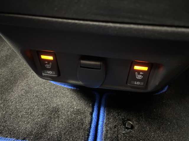 日産 セレナ e－パワー ハイウェイスター V 愛知県 2020(令2)年 5.4万km ブリリアントホワイトパール 純正10インチナビ/【Bluetooth/フルセグTV/CD/DVD/AM/FM】/両側パワースライドドア/デジタルインナーミラー/ハンズフリースライドドア/全方位カメラ/衝突被害軽減ブレーキ/レーンアシスト/レーダークルーズコントロール/前後コーナーセンサー/横滑り防止装置/前席シートヒーター/ハンドルヒーラー/ドライブモード切替/ドライブレコーダー/ETC/ステアリングスイッチ/純正フロアマット/ドアバイザー/LEDオートライト/純正15インチアルミホイール/電動格納ミラー