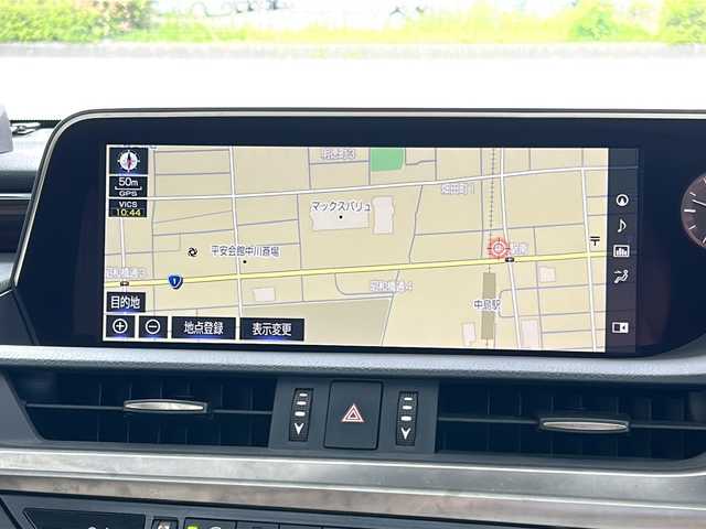 レクサス ＥＳ 300h 愛知県 2019(令1)年 2.2万km ソニッククォーツ ワンオーナー/サンルーフ/革シート/純正ナビ/フルセグTV・CD・DVD・SD・Bluetooth/バックカメラ/前席エアシート/前席シートヒーター/前席パワーシート/運転席メモリー機能付パワーシート/ウッドコンビステアリング/パドルシフト/リアサンシェード/LEXUS Safety System/・プリクラッシュセーフティー/・レーントレーシングアシスト/・アダプティブハイビームシステム/・オートマチックハイビーム/・ロードサインアシスト/・レーダークルーズコントロール/・先行車発進告知機能/クリアランスソナー/ブラインドスポットモニター/LEDヘッドライト/オートライト/パワートランク/ステアリングヒーター/純正ドライブレコーダー/USB端子×４/ビルトインETC2.0/テレビキャンセラー/ステアリングスイッチ/プッシュスタート/電動格納ミラー/純正フロアマット/保証書/取扱説明書/ナビ取扱説明書/スペアスマートキー/カードキー
