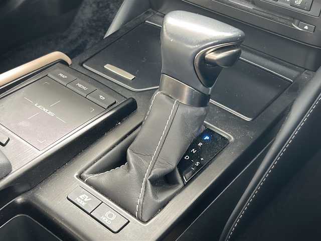 レクサス ＥＳ 300h 愛知県 2019(令1)年 2.2万km ソニッククォーツ ワンオーナー/サンルーフ/革シート/純正ナビ/フルセグTV・CD・DVD・SD・Bluetooth/バックカメラ/前席エアシート/前席シートヒーター/前席パワーシート/運転席メモリー機能付パワーシート/ウッドコンビステアリング/パドルシフト/リアサンシェード/LEXUS Safety System/・プリクラッシュセーフティー/・レーントレーシングアシスト/・アダプティブハイビームシステム/・オートマチックハイビーム/・ロードサインアシスト/・レーダークルーズコントロール/・先行車発進告知機能/クリアランスソナー/ブラインドスポットモニター/LEDヘッドライト/オートライト/パワートランク/ステアリングヒーター/純正ドライブレコーダー/USB端子×４/ビルトインETC2.0/テレビキャンセラー/ステアリングスイッチ/プッシュスタート/電動格納ミラー/純正フロアマット/保証書/取扱説明書/ナビ取扱説明書/スペアスマートキー/カードキー