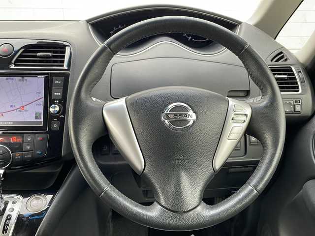 日産 セレナ ハイウェイS S HV Aセーフ 静岡県 2014(平26)年 6.9万km ブリリアントホワイトパール 純正8インチナビ/地デジTV/純正CD/DVD/Bluetooth/バックカメラ/全方位カメラ/両側パワースライドドア/シートカバー/ETC/純正16インチAW/スマートキー/LEDヘッドライト