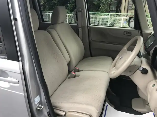 ホンダ Ｎ ＢＯＸ G 栃木県 2015(平27)年 8.9万km カトラリーシルバーM 株)IDOMが運営する【じしゃロン小山店】の自社ローン専用車両になります。こちらは現金またはオートローンご利用時の価格です。自社ローンご希望の方は別途その旨お申付け下さい//禁煙車/社外ナビ/（CD/AM/FMラジオ）/スマートキー/プッシュスタート/バックカメラ/チップアップシート/電動格納ドアミラー/パワーウインドウ