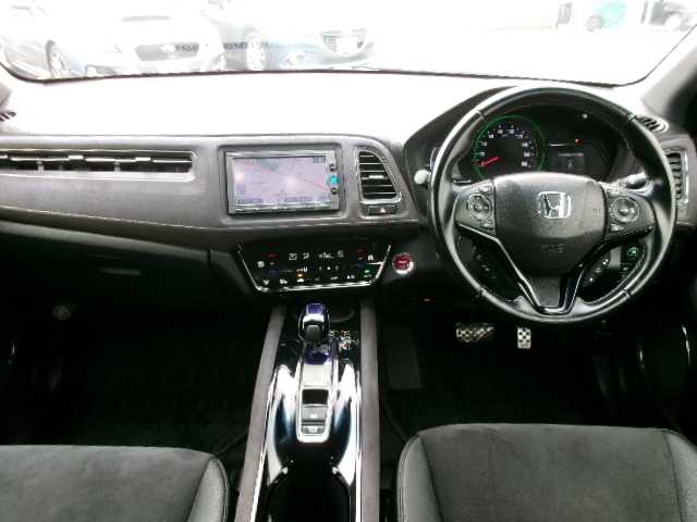 ホンダ ヴェゼル ハイブリッド RS ホンダセンシング 大分県 2017(平29)年 7万km プレミアムクリスタルレッドM 【 Honda SENSING 】/・衝突軽減ブレーキ 〈CMBS〉/・歩行者事故低減ステアリング/・ACC 〈アダプティブ・クルーズ・コントロール〉/・LKAS 〈車線維持支援システム〉/・路外逸脱抑制機能/・誤発進抑制機能/・先行車発進お知らせ機能/・標識認識機能/ワンオーナー/純正メモリーナビ/フルセグテレビ/バックカメラ/Bluetooth/DVD再生可能/ハーフレザーシート/社外ドライブレコーダー（フロント）/オートライト/ＬＥＤヘッドライト/ビルトインETC/スマートキー3個/純正フロアマット/純正18ＡＷ/D・N席シートヒーター