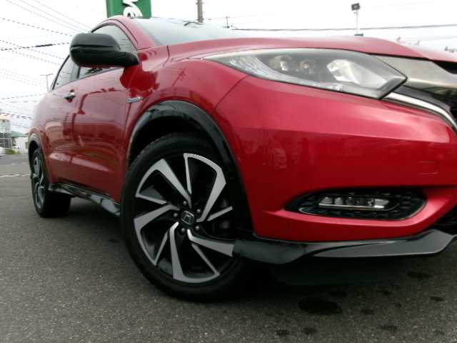 ホンダ ヴェゼル ハイブリッド RS ホンダセンシング 大分県 2017(平29)年 7万km プレミアムクリスタルレッドM 【 Honda SENSING 】/・衝突軽減ブレーキ 〈CMBS〉/・歩行者事故低減ステアリング/・ACC 〈アダプティブ・クルーズ・コントロール〉/・LKAS 〈車線維持支援システム〉/・路外逸脱抑制機能/・誤発進抑制機能/・先行車発進お知らせ機能/・標識認識機能/ワンオーナー/純正メモリーナビ/フルセグテレビ/バックカメラ/Bluetooth/DVD再生可能/ハーフレザーシート/社外ドライブレコーダー（フロント）/オートライト/ＬＥＤヘッドライト/ビルトインETC/スマートキー3個/純正フロアマット/純正18ＡＷ/D・N席シートヒーター