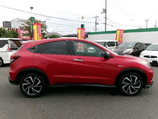 ホンダ ヴェゼル ハイブリッド RS ホンダセンシング 大分県 2017(平29)年 7万km プレミアムクリスタルレッドM 【 Honda SENSING 】/・衝突軽減ブレーキ 〈CMBS〉/・歩行者事故低減ステアリング/・ACC 〈アダプティブ・クルーズ・コントロール〉/・LKAS 〈車線維持支援システム〉/・路外逸脱抑制機能/・誤発進抑制機能/・先行車発進お知らせ機能/・標識認識機能/ワンオーナー/純正メモリーナビ/フルセグテレビ/バックカメラ/Bluetooth/DVD再生可能/ハーフレザーシート/社外ドライブレコーダー（フロント）/オートライト/ＬＥＤヘッドライト/ビルトインETC/スマートキー3個/純正フロアマット/純正18ＡＷ/D・N席シートヒーター