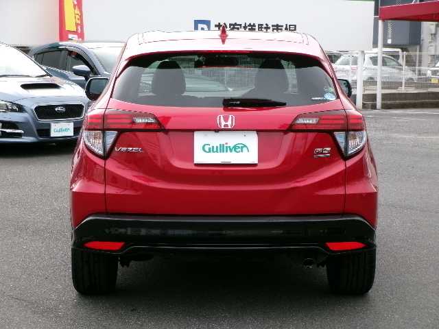 ホンダ ヴェゼル ハイブリッド RS ホンダセンシング 大分県 2017(平29)年 7万km プレミアムクリスタルレッドM 【 Honda SENSING 】/・衝突軽減ブレーキ 〈CMBS〉/・歩行者事故低減ステアリング/・ACC 〈アダプティブ・クルーズ・コントロール〉/・LKAS 〈車線維持支援システム〉/・路外逸脱抑制機能/・誤発進抑制機能/・先行車発進お知らせ機能/・標識認識機能/ワンオーナー/純正メモリーナビ/フルセグテレビ/バックカメラ/Bluetooth/DVD再生可能/ハーフレザーシート/社外ドライブレコーダー（フロント）/オートライト/ＬＥＤヘッドライト/ビルトインETC/スマートキー3個/純正フロアマット/純正18ＡＷ/D・N席シートヒーター