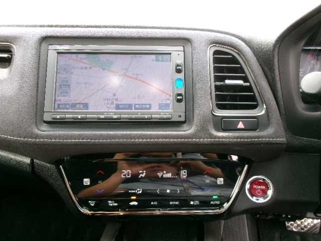 ホンダ ヴェゼル ハイブリッド RS ホンダセンシング 大分県 2017(平29)年 7万km プレミアムクリスタルレッドM 【 Honda SENSING 】/・衝突軽減ブレーキ 〈CMBS〉/・歩行者事故低減ステアリング/・ACC 〈アダプティブ・クルーズ・コントロール〉/・LKAS 〈車線維持支援システム〉/・路外逸脱抑制機能/・誤発進抑制機能/・先行車発進お知らせ機能/・標識認識機能/ワンオーナー/純正メモリーナビ/フルセグテレビ/バックカメラ/Bluetooth/DVD再生可能/ハーフレザーシート/社外ドライブレコーダー（フロント）/オートライト/ＬＥＤヘッドライト/ビルトインETC/スマートキー3個/純正フロアマット/純正18ＡＷ/D・N席シートヒーター