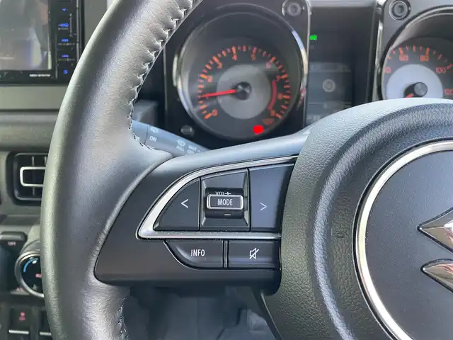 スズキ ジムニー XC 東京都 2020(令2)年 0.3万km シルキーシルバーメタリック ワンオーナー/セーフティサポート/社外SDナビ フルセグTV/CD DVD SD Bluetooth/バックカメラ/シートヒーター（前席）/革巻ステアリング/デュアルセンサーブレーキサポート/誤発信抑制機能/車線逸脱警報機能/ふらつき警報機能/先行車発信お知らせ機能/標識認識機能/クルーズコントロール/ハイビームアシスト/ミラーヒーター/ウィンカー付き電動格納ミラー/スペアキー/保証書＆取扱説明書