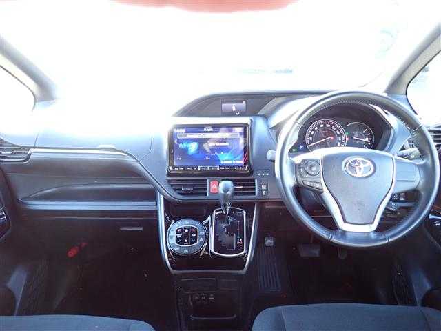 トヨタ エスクァイア Xi 千葉県 2018(平30)年 6.1万km ブラック ワンオーナー/アルパイン9インチナビゲーション/・Bluetooth/CD/DVD/フルセグTV/バックカメラ/アルパイン10.1インチ フリップダウンモニター/パワースライドドア/クルーズコントロール/アイドリングストップ/Toyota Safety SenseC/・プリクラッシュセーフティ/・レーンディパーチャーアラート/・オートマチックハイビーム/ビルトインETC/LEDヘッドライト/オートライト/純正15インチAW/純正フロアマット/取扱説明書/保証書