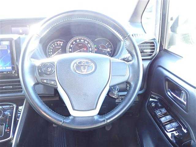 トヨタ エスクァイア Xi 千葉県 2018(平30)年 6.1万km ブラック ワンオーナー/アルパイン9インチナビゲーション/・Bluetooth/CD/DVD/フルセグTV/バックカメラ/アルパイン10.1インチ フリップダウンモニター/パワースライドドア/クルーズコントロール/アイドリングストップ/Toyota Safety SenseC/・プリクラッシュセーフティ/・レーンディパーチャーアラート/・オートマチックハイビーム/ビルトインETC/LEDヘッドライト/オートライト/純正15インチAW/純正フロアマット/取扱説明書/保証書