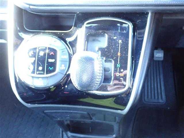 トヨタ エスクァイア Xi 千葉県 2018(平30)年 6.1万km ブラック ワンオーナー/アルパイン9インチナビゲーション/・Bluetooth/CD/DVD/フルセグTV/バックカメラ/アルパイン10.1インチ フリップダウンモニター/パワースライドドア/クルーズコントロール/アイドリングストップ/Toyota Safety SenseC/・プリクラッシュセーフティ/・レーンディパーチャーアラート/・オートマチックハイビーム/ビルトインETC/LEDヘッドライト/オートライト/純正15インチAW/純正フロアマット/取扱説明書/保証書