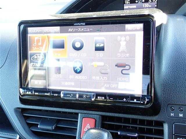 トヨタ エスクァイア Xi 千葉県 2018(平30)年 6.1万km ブラック ワンオーナー/アルパイン9インチナビゲーション/・Bluetooth/CD/DVD/フルセグTV/バックカメラ/アルパイン10.1インチ フリップダウンモニター/パワースライドドア/クルーズコントロール/アイドリングストップ/Toyota Safety SenseC/・プリクラッシュセーフティ/・レーンディパーチャーアラート/・オートマチックハイビーム/ビルトインETC/LEDヘッドライト/オートライト/純正15インチAW/純正フロアマット/取扱説明書/保証書