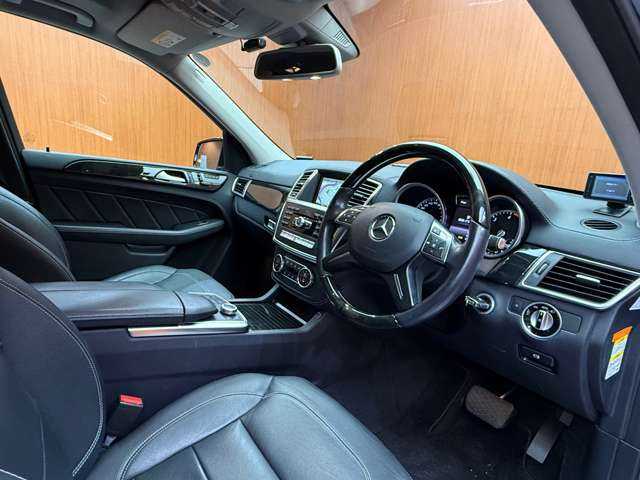 メルセデス・ベンツ ＧＬ３５０ ブルーテック 4MATIC レザー エクスクルーシブ 千葉県 2016(平28)年 7.1万km オブシディアンブラック １オーナー　/パノラマＳＲ　/純正ナビ　/３６０°カメラ　/ＡＣＣ　/シートヒーター　/パワーシート　/キセノンヘッドライト　/オートライト　/電動リアゲート　/ＥＴＣ　/フルセグＴＶ　/ＰＤＣ　/ブラインドスポット