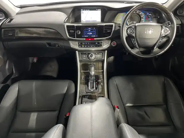 ホンダ アコード ハイブリッド EX 神奈川県 2015(平27)年 6.8万km アラバスターシルバーメタリック 純正ナビゲーション/フルセグ　AM　FM　USB　Bluetooth　VIDEO　HDD　CD　DVD　/サンルーフ/バックカメラ/衝突軽減ブレーキ/レーダークルーズコントロール/前席パワーシート/D席メモリーシート/前席シートヒーター/ハーフレザーシート/スマートキー/スペアキー/プッシュスタート/ウッド×革ステアリング/ビルトインETC/リアドアロールサンシェード/純正リアスポイラー/オートライト/LEDヘッドライト/フォグライト/純正17インチアルミホイル