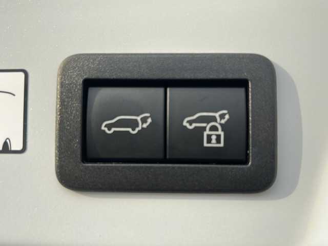 トヨタ プリウス Z 静岡県 2023(令5)年 3.3万km プラチナホワイトパールマイカ /12.3インチナビ/地デジTV//Bluetooth//バック/全周囲カメラ//パノラマルーフ//TVキット//デジタルインナーミラー//合成レザーシート//シートヒーター/ベンチレーション//レーダークルーズコントロール//セーフティセンス//ステアリングヒーター//スペアタイヤ//スマートキー//ビルトインETC