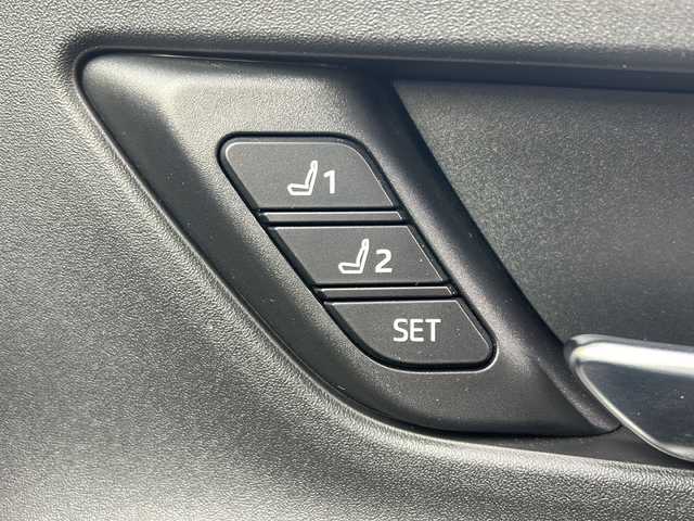 トヨタ プリウス Z 静岡県 2023(令5)年 3.3万km プラチナホワイトパールマイカ /12.3インチナビ/地デジTV//Bluetooth//バック/全周囲カメラ//パノラマルーフ//TVキット//デジタルインナーミラー//合成レザーシート//シートヒーター/ベンチレーション//レーダークルーズコントロール//セーフティセンス//ステアリングヒーター//スペアタイヤ//スマートキー//ビルトインETC