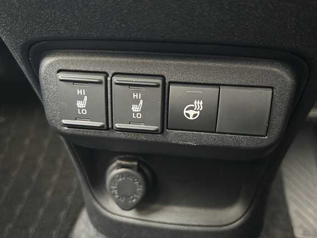 トヨタ シエンタ Z 大阪府 2025(令7)年 0.4万km プラチナホワイトパールマイカ ワンオーナー/純正ナビ(Bluetooth/フルセグテレビ/AM/FM)/純正アルミホイール15インチ/プッシュスタート/スマートキー/ETC/両側パワースライドドア/バックカメラ/アラウンドビューモニター/ワンオーナー/純正ナビ/ETC/両側パワースライドドア/フルセグテレビ/バックカメラ/アラウンドビューモニター/レーダークルーズコントロール/シートヒーター/ステアリングヒーター/ビューボタン