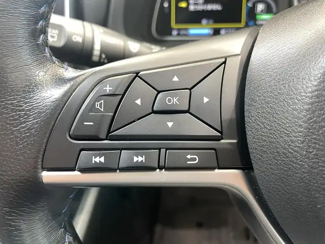 日産 リーフ X Vセレクション 鹿児島県 2021(令3)年 6.7万km ブリリアントホワイトパール/オーロラフレアブルーパール 2トーン 禁煙車/純正７インチナビ/　（Bluetooth.AppleCarPlay.AndroidAuto.フルセグTV.AM/FM)/プロパイロット/　・クルーズコントロール(追従走行あり)/　・レーンキープアシスト/　・インテリジェントエマージェンシーブレーキ/　・オートマチックハイビーム/デジタルインナーミラー/アラウンドビューカメラ/前後コーナーセンサー/ETC2.0/ドライブレコーダー/シートヒーター/ステアリングヒーター/ステアリングリモコン/電動パーキングブレーキ/革調シートカバー