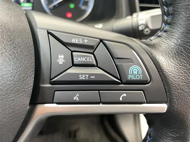 日産 リーフ X Vセレクション 鹿児島県 2021(令3)年 6.7万km ブリリアントホワイトパール/オーロラフレアブルーパール 2トーン 禁煙車/純正７インチナビ/　（Bluetooth.AppleCarPlay.AndroidAuto.フルセグTV.AM/FM)/プロパイロット/　・クルーズコントロール(追従走行あり)/　・レーンキープアシスト/　・インテリジェントエマージェンシーブレーキ/　・オートマチックハイビーム/デジタルインナーミラー/アラウンドビューカメラ/前後コーナーセンサー/ETC2.0/ドライブレコーダー/シートヒーター/ステアリングヒーター/ステアリングリモコン/電動パーキングブレーキ/革調シートカバー