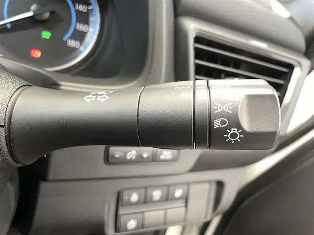 日産 リーフ X Vセレクション 鹿児島県 2021(令3)年 6.7万km ブリリアントホワイトパール/オーロラフレアブルーパール 2トーン 禁煙車/純正７インチナビ/　（Bluetooth.AppleCarPlay.AndroidAuto.フルセグTV.AM/FM)/プロパイロット/　・クルーズコントロール(追従走行あり)/　・レーンキープアシスト/　・インテリジェントエマージェンシーブレーキ/　・オートマチックハイビーム/デジタルインナーミラー/アラウンドビューカメラ/前後コーナーセンサー/ETC2.0/ドライブレコーダー/シートヒーター/ステアリングヒーター/ステアリングリモコン/電動パーキングブレーキ/革調シートカバー