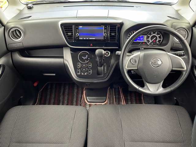 日産 デイズ ルークス ハイウェイスターX Gパッケージ 大阪府 2017(平29)年 5.2万km プレミアムパープルP 純正ナビ/【フルセグTV/Bluetooth/CD/DVD/USB】/アラウンドビューモニター/両側パワースライドドア/後席サーキュレーター/後席サンシェード/シートバックテーブル/nanoe/衝突軽減システム/アイドリングストップ/オートハイビーム/LEDヘッドライト/オートライト/純正15インチAW/スマートキー