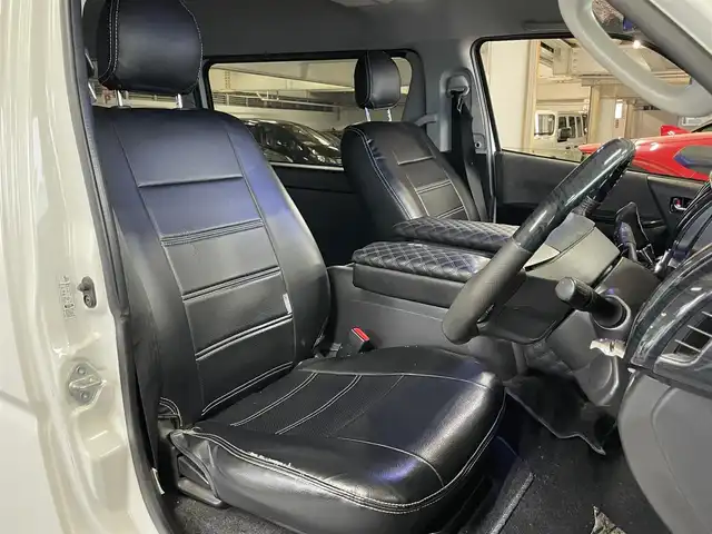 トヨタ ハイエース GL 熊本県 2017(平29)年 12.9万km ホワイトパールクリスタルシャイン ワンオーナー/ベッドキット/テーブル付き/社外SDナビ/　(AM/FM/CD/DVD/TV/SD/Bluetooth)/フルセグTV/バックカメラ/社外フリップダウンモニター/BARBEROアルミホイール18インチ/BARBEROアルミ付きスタッドレスタイヤ/LEDヘッドライト/オートライト/フォグランプ/ステアリングスイッチ/革巻きステアリング/ETC/スマートキー/プッシュスタート/レザー調シートカバー