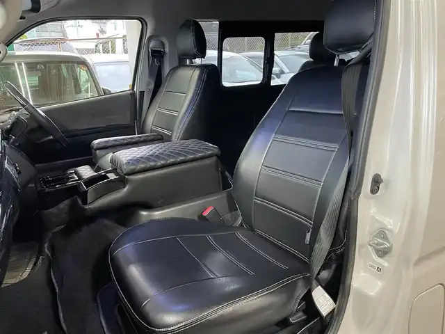 トヨタ ハイエース GL 熊本県 2017(平29)年 12.9万km ホワイトパールクリスタルシャイン ワンオーナー/ベッドキット/テーブル付き/社外SDナビ/　(AM/FM/CD/DVD/TV/SD/Bluetooth)/フルセグTV/バックカメラ/社外フリップダウンモニター/BARBEROアルミホイール18インチ/BARBEROアルミ付きスタッドレスタイヤ/LEDヘッドライト/オートライト/フォグランプ/ステアリングスイッチ/革巻きステアリング/ETC/スマートキー/プッシュスタート/レザー調シートカバー
