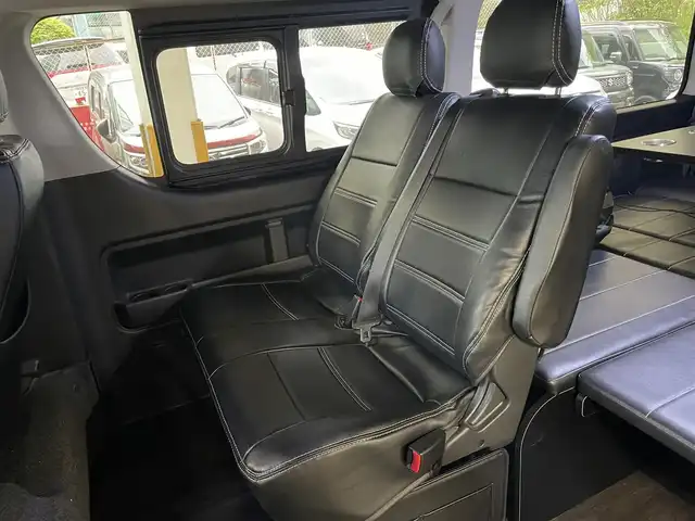 トヨタ ハイエース GL 熊本県 2017(平29)年 12.9万km ホワイトパールクリスタルシャイン ワンオーナー/ベッドキット/テーブル付き/社外SDナビ/　(AM/FM/CD/DVD/TV/SD/Bluetooth)/フルセグTV/バックカメラ/社外フリップダウンモニター/BARBEROアルミホイール18インチ/BARBEROアルミ付きスタッドレスタイヤ/LEDヘッドライト/オートライト/フォグランプ/ステアリングスイッチ/革巻きステアリング/ETC/スマートキー/プッシュスタート/レザー調シートカバー